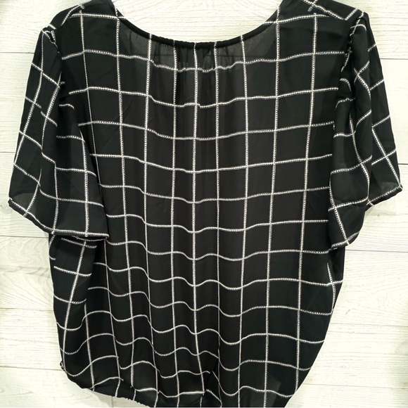 Ann Taylor Loft black white check tie waist button down crop top ❤️ - Picture 4 of 7